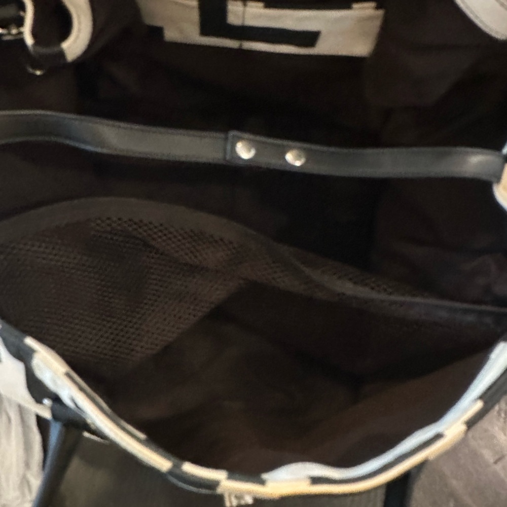 Spacious Black and Cream Geometric Tote Bag. Great carry on or fun beach bag - Picture 6 of 11